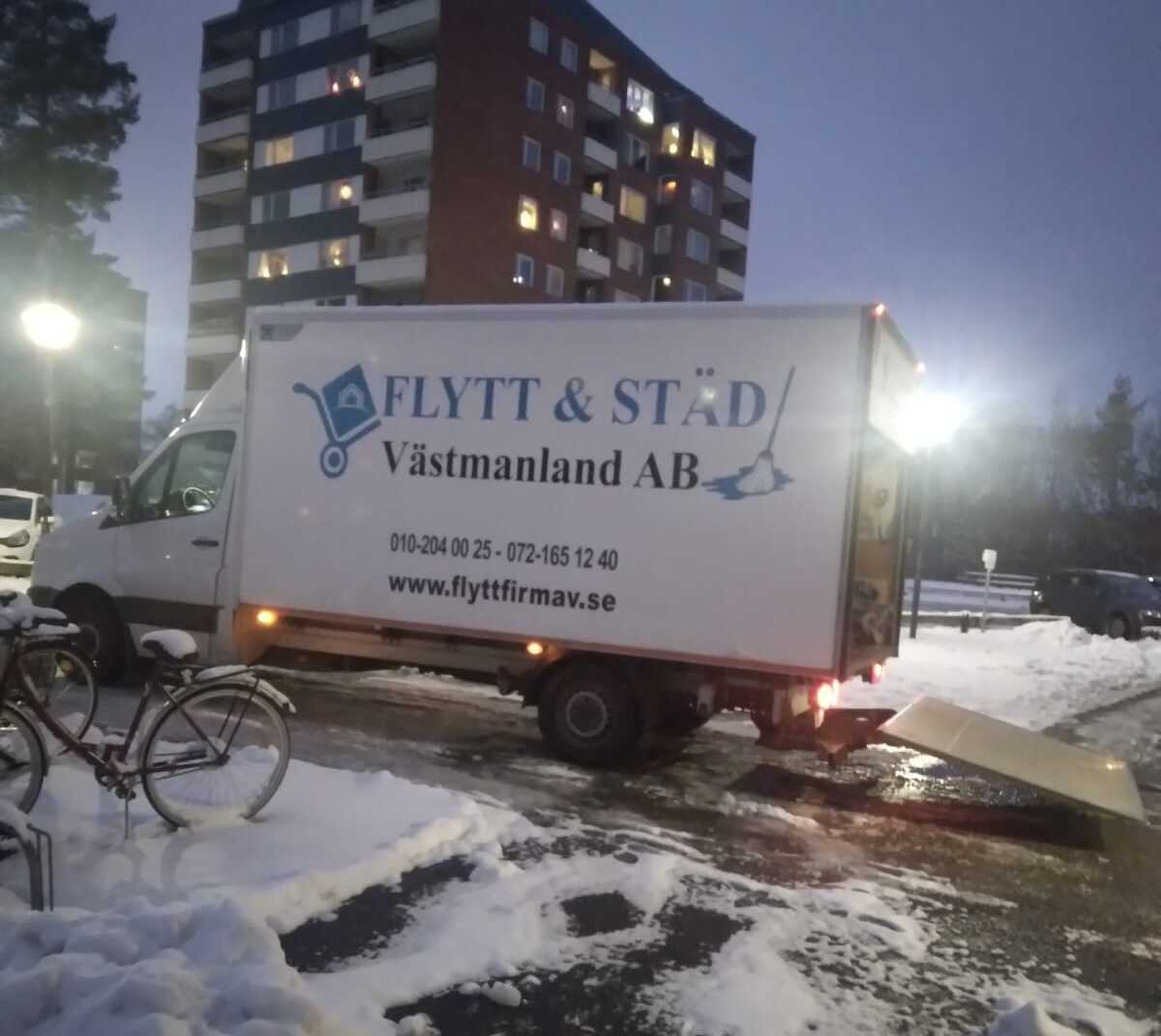 Flytthjälp under snökaos